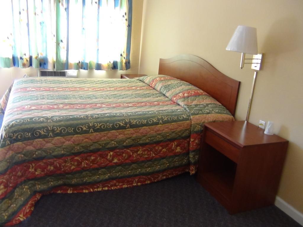 Desert Inn Motel Corona Pokoj fotografie